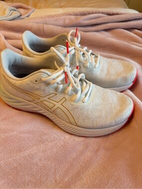 Asics White Running Sneakers with Coral Accents, size 9